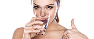 12 полезни съвета, които ще ви помогнат да се научите да пиете повече вода