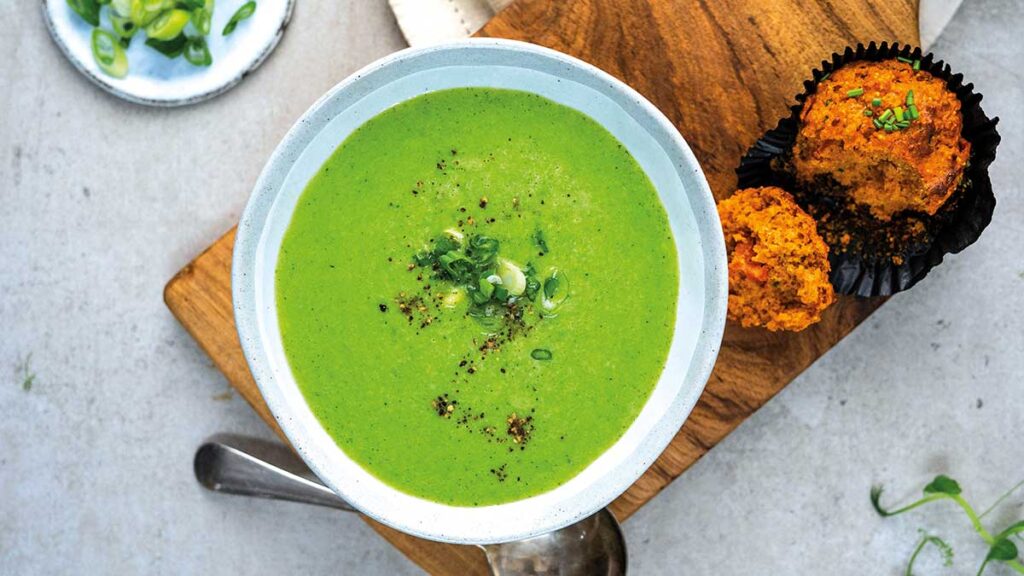Quick pea and mint soup